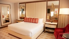 Concierge-King-view-of-main-room_q085_1920x1080